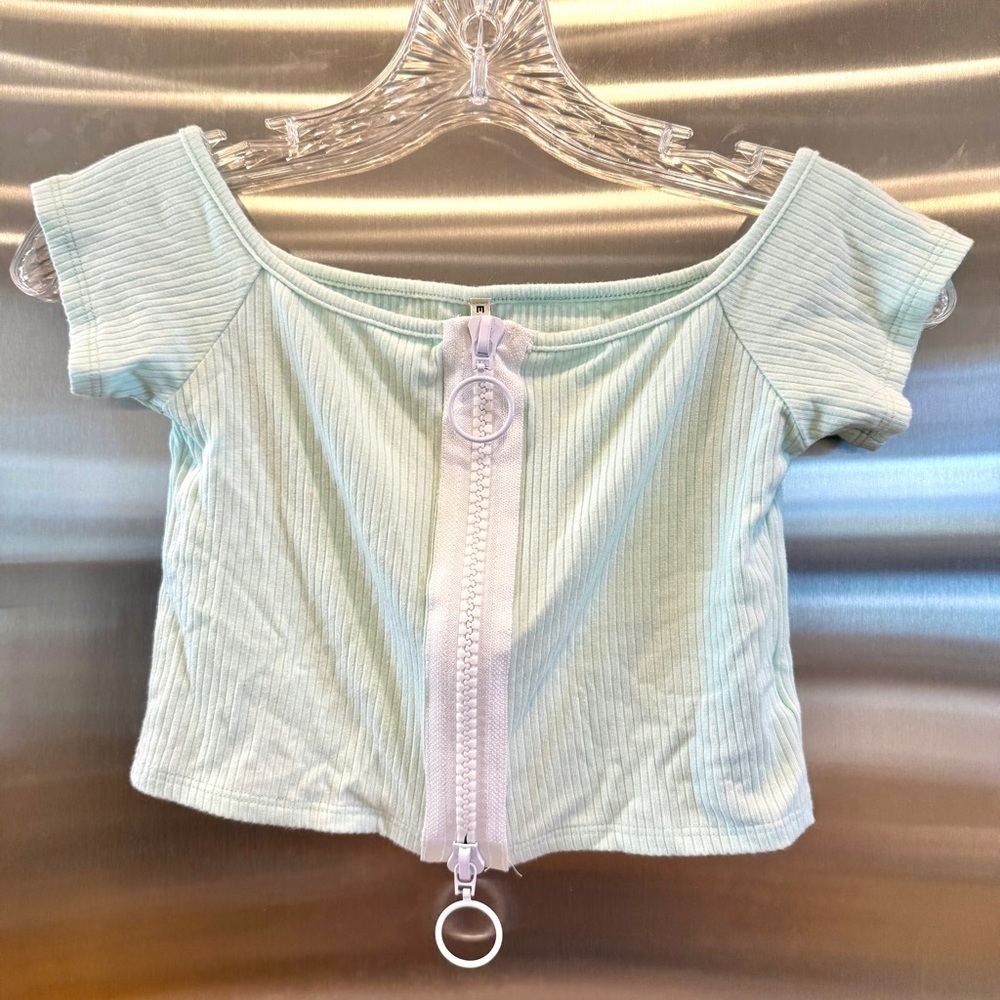 NWT LF Emma and Sam Mint Light Pastel Green Ribbed Crop Top with white zipper